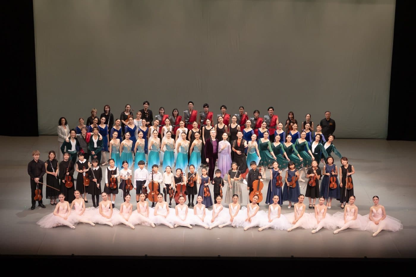 【プロデュース公演 100名がステージに】With Love from Malakhov