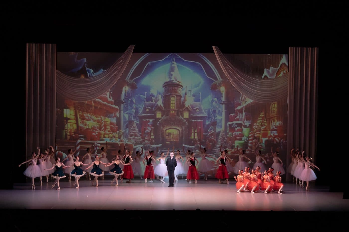 【プロデュース公演 100名がステージに】With Love from Malakhov