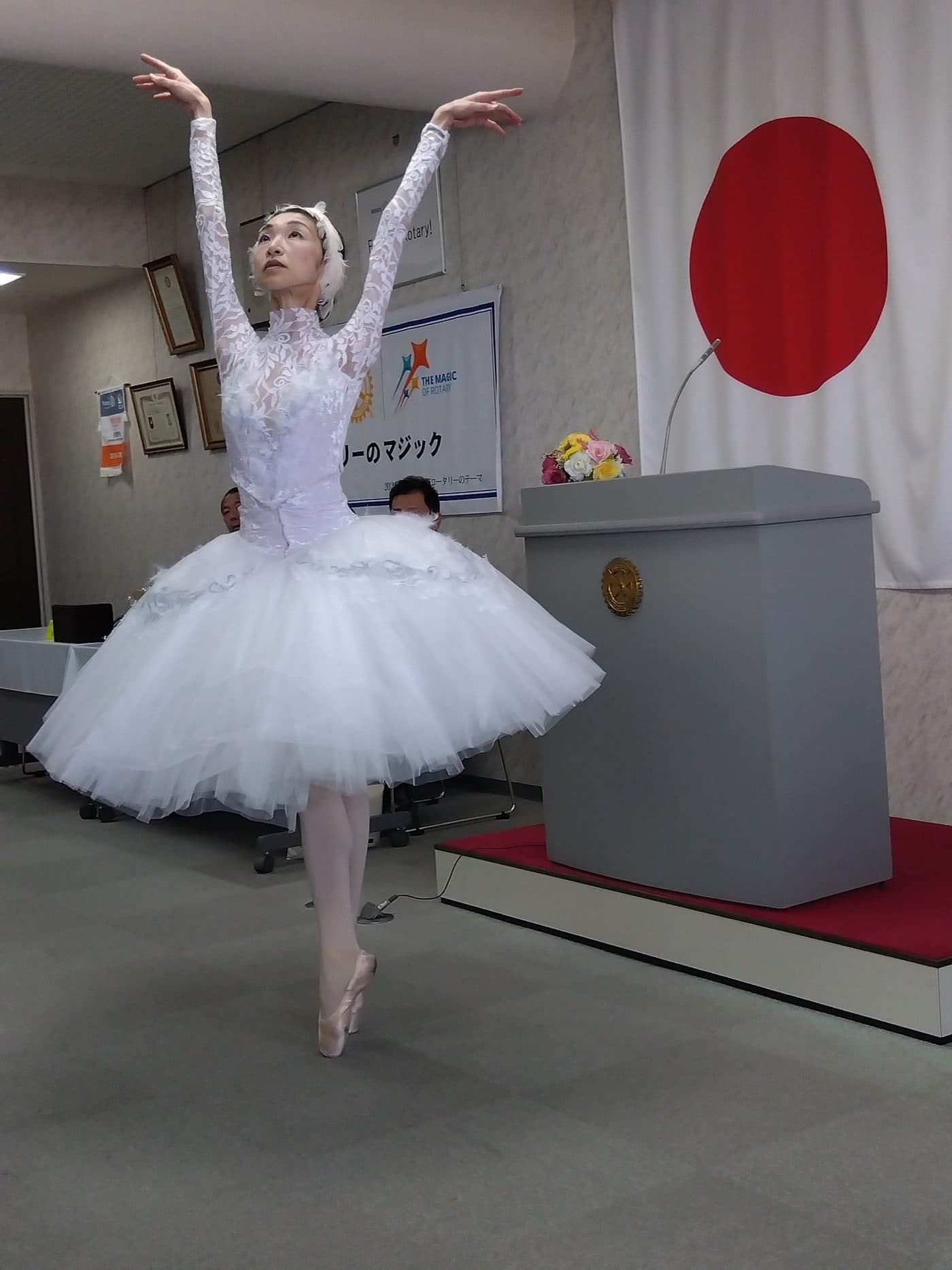 ロータリークラブで卓話と踊りの機会
