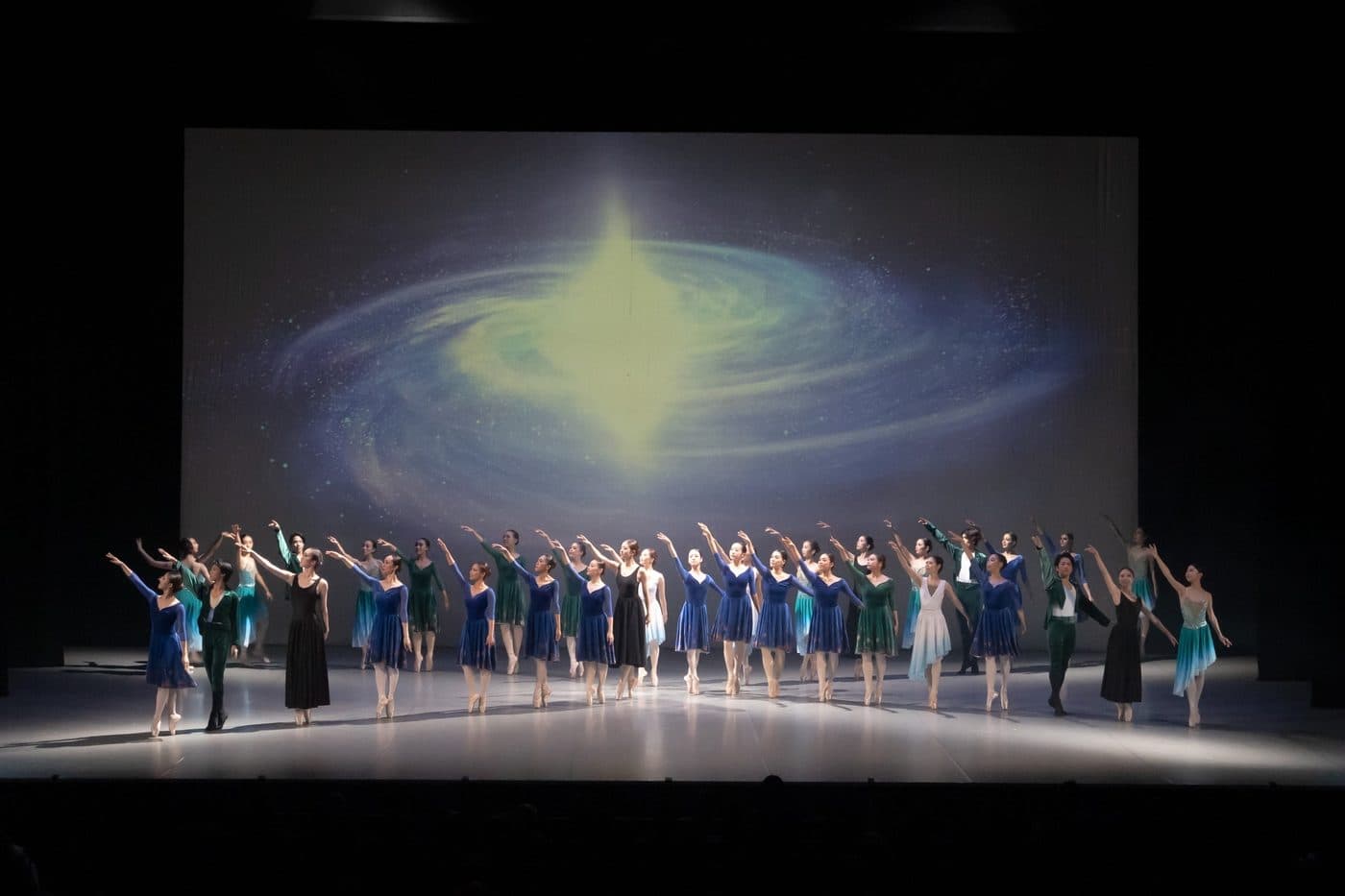 【プロデュース公演 100名がステージに】With Love from Malakhov