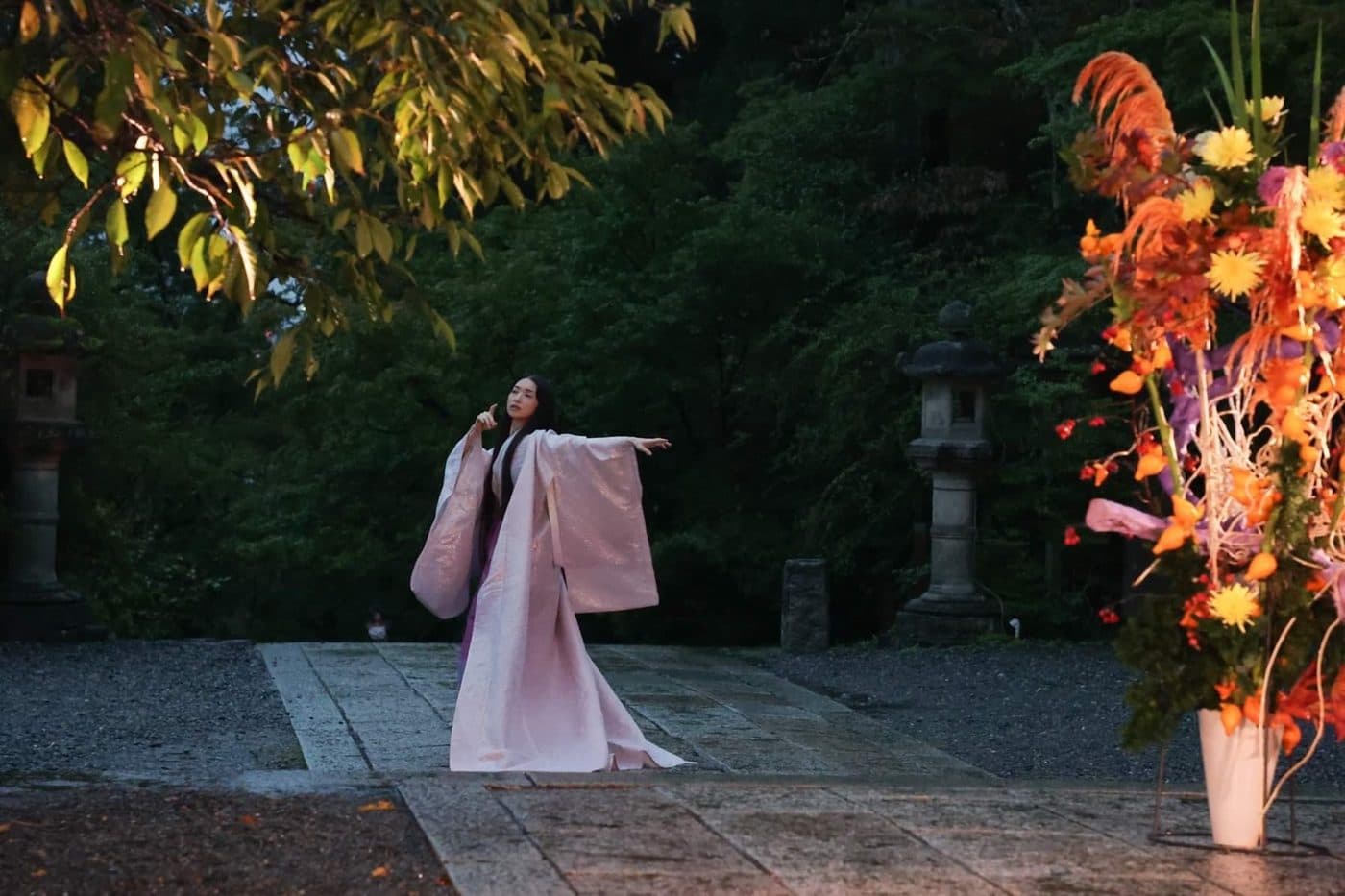 虚空蔵法輪寺にて、「幽玄の舞」終了『小督局』『白鳥』『バッハ無伴奏』を踊らせて頂きました。